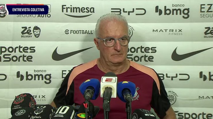 Dorival reclama de possível saída de joia e diretor rebate