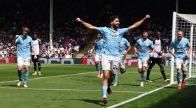 Manchester City goleia o Fulham e assume liderança