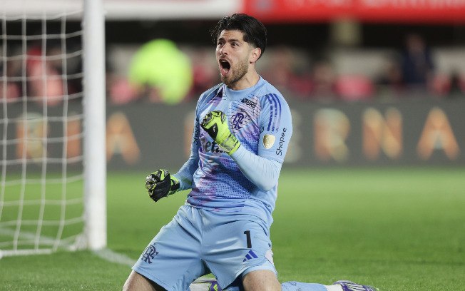 Rossi comemora em partida contra o Estudiantes Rossi comemora em partida contra o Estudiantes