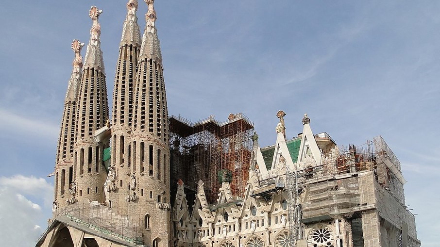 Sagrada Família é uma das obras mais conhecidas de Gaudí Sagrada Família é uma das obras mais conhecidas de Gaudí