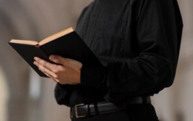 Pastor é preso suspeito de abusar de adolescentes no Espírito Santo Pastor é preso suspeito de abusar de adolescentes no Espírito Santo