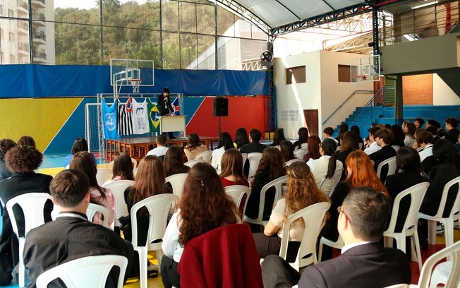 Simulações de ONU em escolas desenvolvem habilidades essenciais