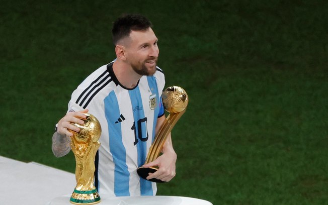 Após brilhar no tri da Argentina, Lionel Messi é eleito o craque da Copa do Mundo