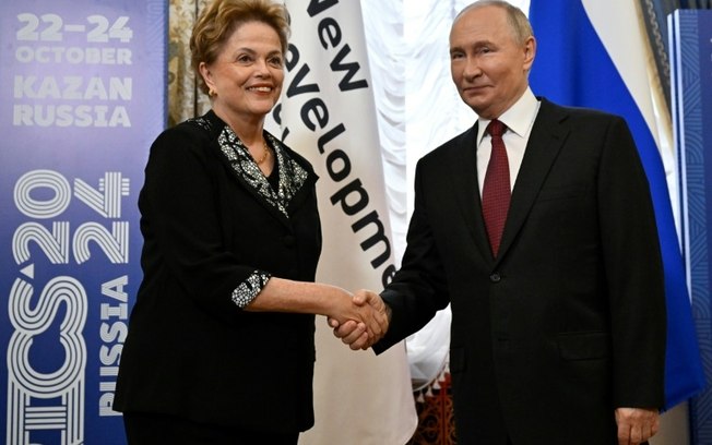 Dilma Rousseff, presidente do Novo Banco de Desenvolvimento, e o presidente russo Vladimir Putin, durante encontro em Kazan