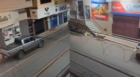 Caminhão com 8 milhões de moedas de 10 centavos tomba nos EUA