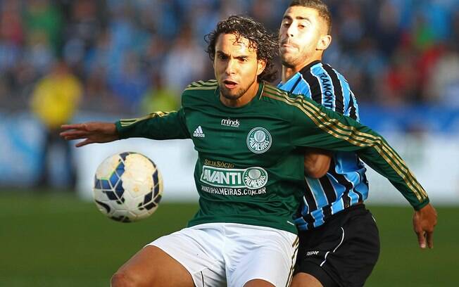 No reencontro com Felipão, Palmeiras busca estabilidade contra Grêmio