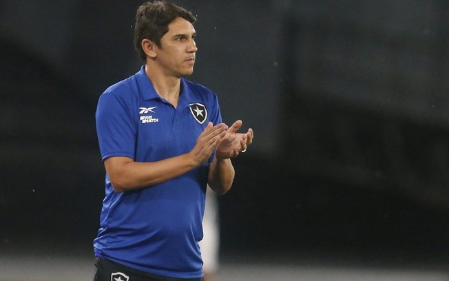 Lúcio Flávio lamenta a derrota para o Cuiabá: “Se existia um jogo que não merecíamos perder era esse” Lúcio Flávio lamenta a derrota para o Cuiabá: “Se existia um jogo que não merecíamos perder era esse”