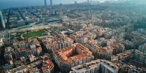 Moradores de Barcelona protestam contra turismo excessivo