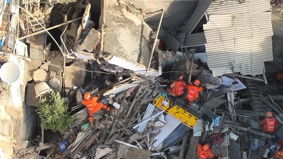 Casarão desaba no bairro do Catete Casarão desaba no bairro do Catete