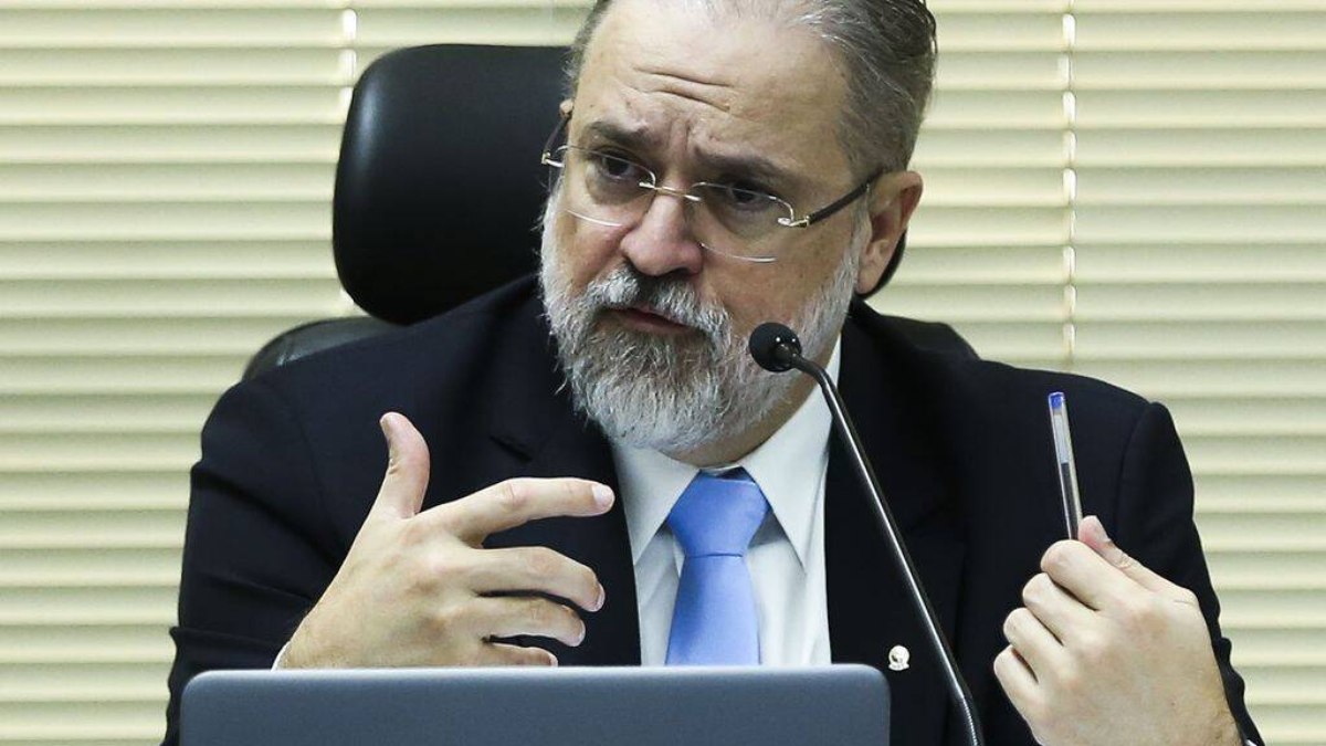 Augusto Aras pede apoio ao Ministério da Justiça