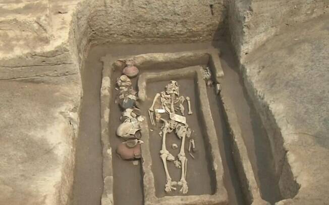 Os esqueletos dos 'gigantes' foram descobertos por arqueólogos no leste da China