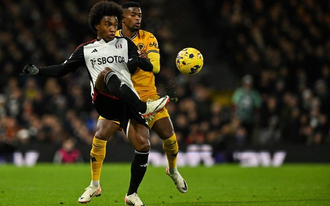 Willian foi o grande destaque da vitória do Fulham sobre o Wolverhampton - Foto: Glyn KIRK/AFP via Getty Images