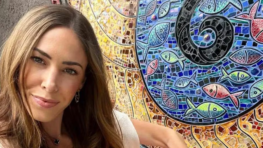 Segundo a atriz, ela foi detida ao procurar a a Agência de Imigração e Fiscalização Alfandegária dos Estados Unidos (ICE). Segundo a atriz, ela foi detida ao procurar a a Agência de Imigração e Fiscalização Alfandegária dos Estados Unidos (ICE).