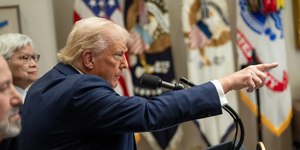  Trump critica Putin e Rússia alerta para Terceira Guerra Mundial