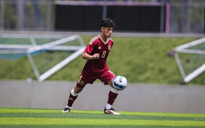 O meia Henry Díaz ganhou destaque internacional após defender a Venezuela no Mundial Sub-17 O meia Henry Díaz ganhou destaque internacional após defender a Venezuela no Mundial Sub-17