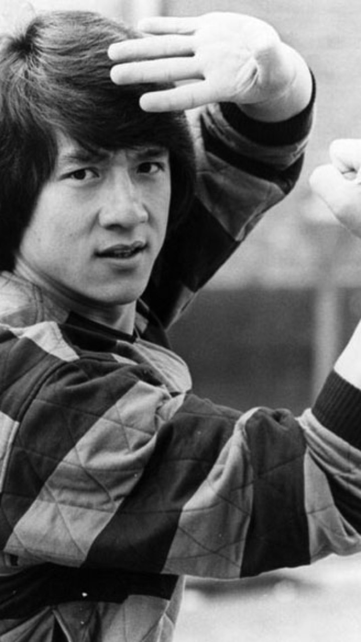 Abandono, pobreza, filhos rebeldes: vida de Jackie Chan parece filme