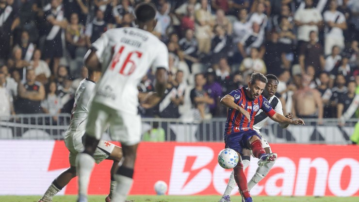 Bahia vence Vasco e passa a dividir liderança do Brasileirão