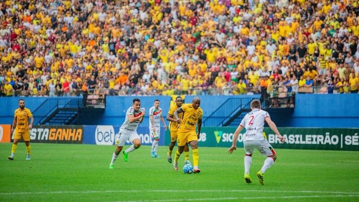 Fernando Diniz saca Richarlison e esboça seleção brasileira com