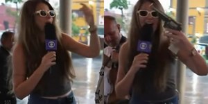 Ao vivo, repórter da Globo pega arma e choca telespectadores