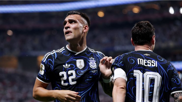 Fifa%20promete%20punir%20a%20Argentina%20ap%C3%B3s%20faixa%20no%20gramado
