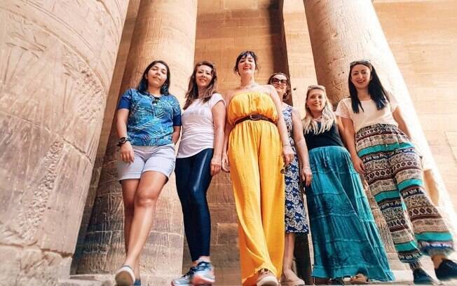 Entre as vantagens de fazer uma viagem em grupo está o fato do turista não ter que se preocupar com o roteiro Entre as vantagens de fazer uma viagem em grupo está o fato do turista não ter que se preocupar com o roteiro