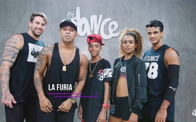 A turma da FitDance com os rapazes da La Fúria