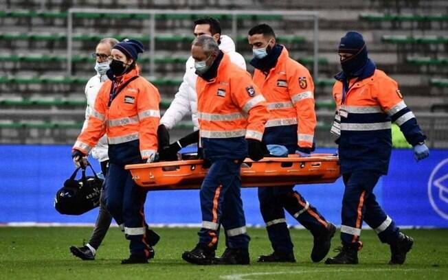 PSG confirma lesão de Neymar, que irá perder algumas semanas de jogo