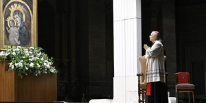 Novo papa rezou missa quando Francisco estava internado