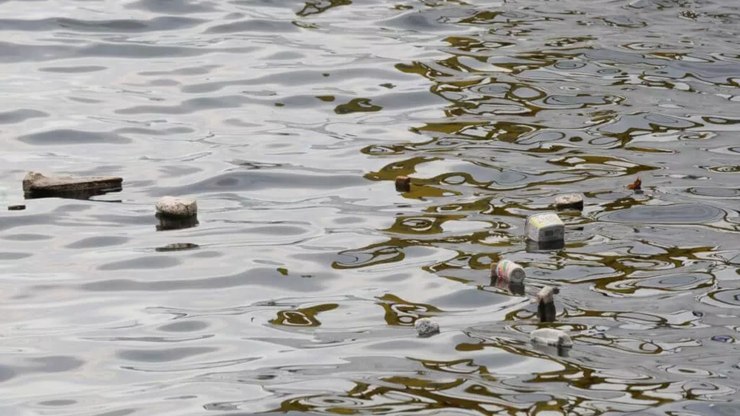 MPF denuncia despejo de resíduos na Baía de Guanabara