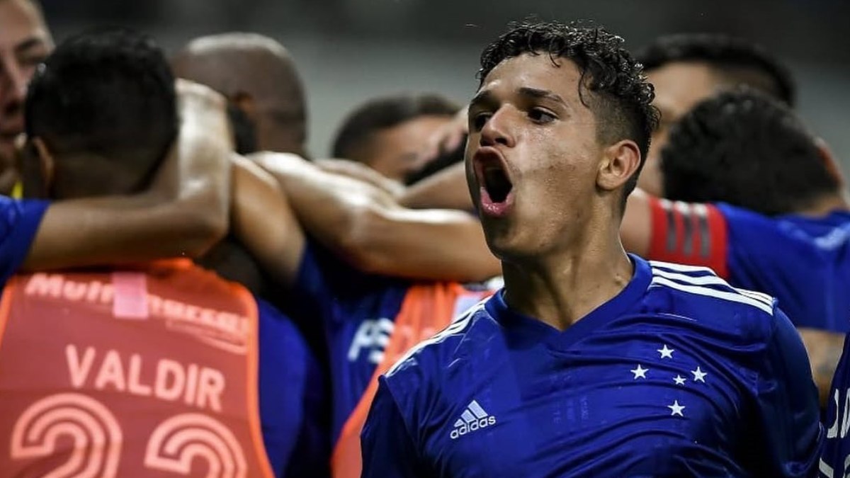 Jadsom teve sua primeira grande sequência como profissional no Cruzeiro Jadsom teve sua primeira grande sequência como profissional no Cruzeiro