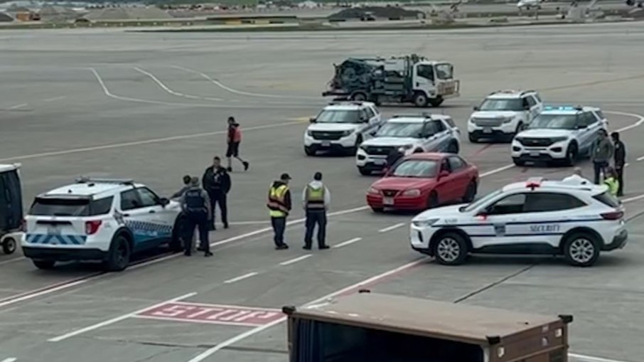Motoentregador entra em área restrita de aeroporto por acidente Motoentregador entra em área restrita de aeroporto por acidente