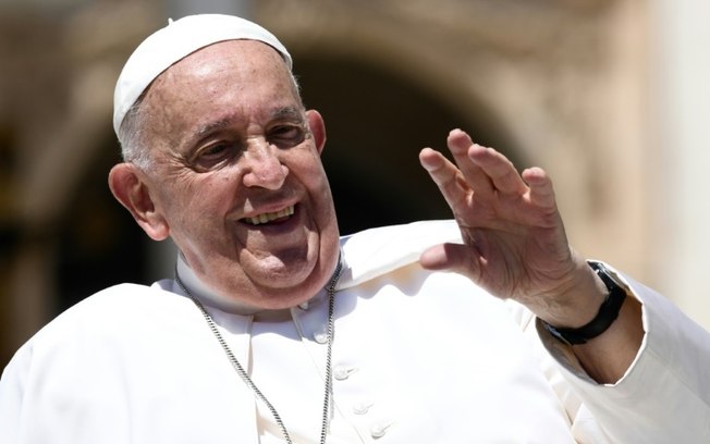 Papa Francisco em 12 de junho de 2024 na Praça de São Pedro no Vaticano