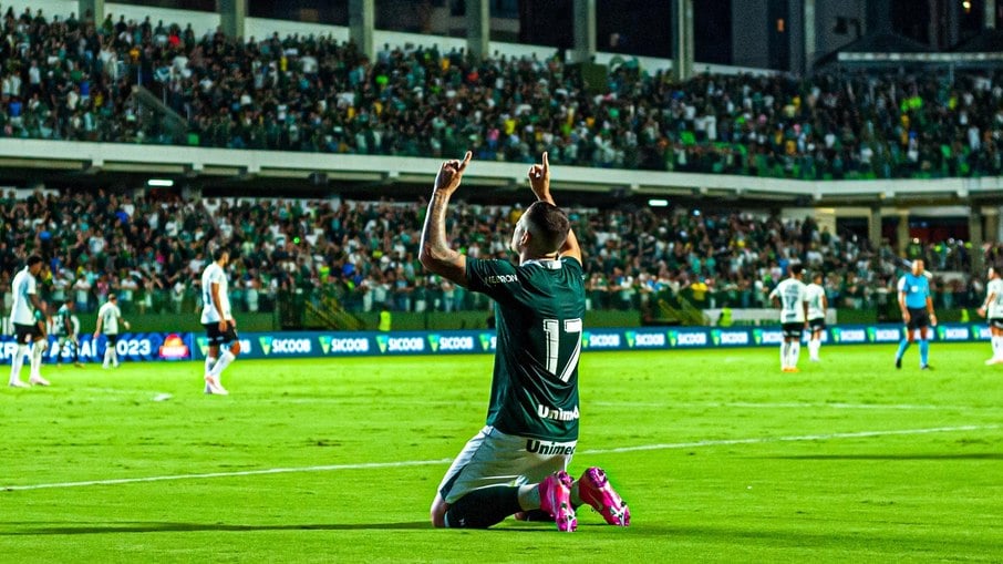 Matheus Peixoto anotou o gol de empate do Goiás na partida