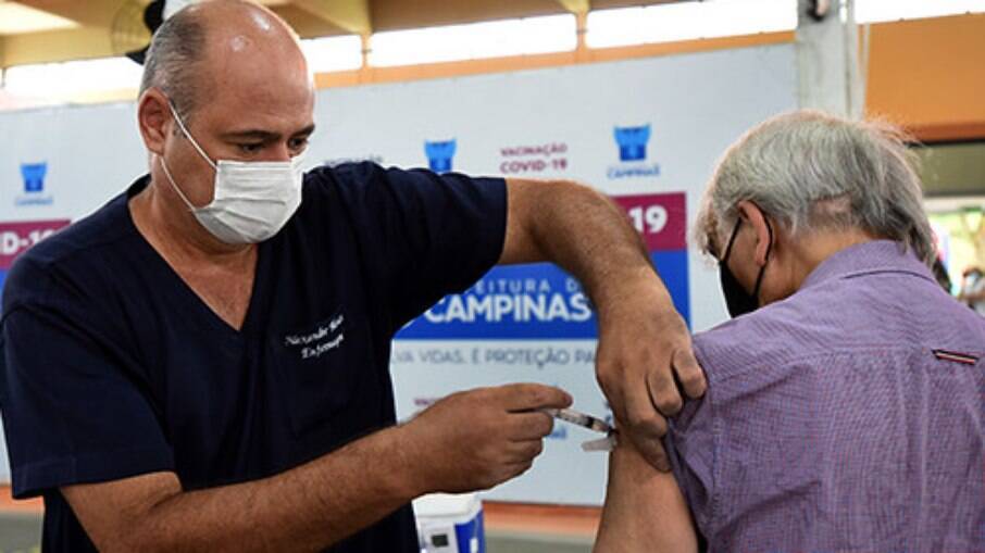 Campinas abre hoje agendamento para vacinar idosos com mais de 75 anos.