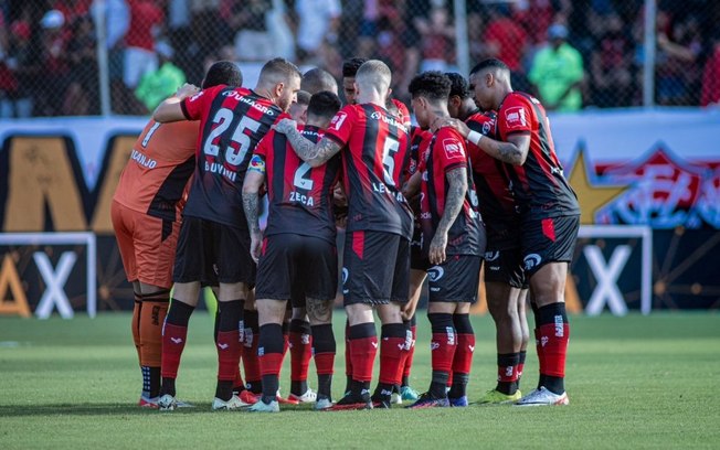 Em tarde de estreias, desatenção coletiva custa caro para o Vitória no Ba-Vi