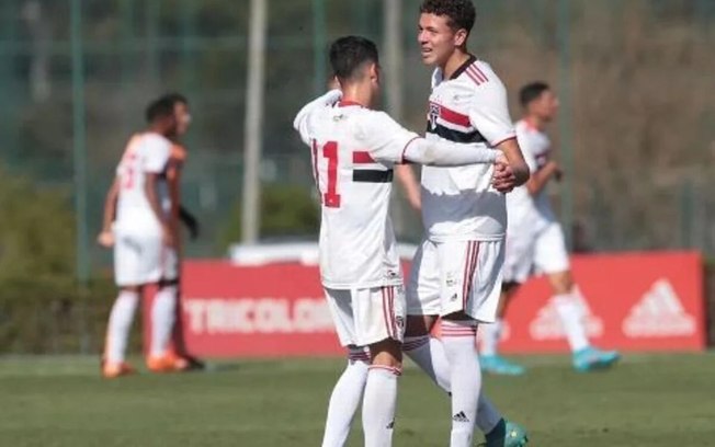 Jogador afirma que ouviu de profissional do clube que a pubalgia seria 