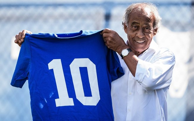 Saiba quem é Dirceu Lopes, eternizado no campo da Toca da Raposa