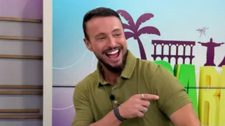 Apresentador anuncia saída do SBT após 15 anos