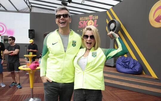 Famosos curtem final do jogo de vôlei do Brasil, no Maracanãzinho