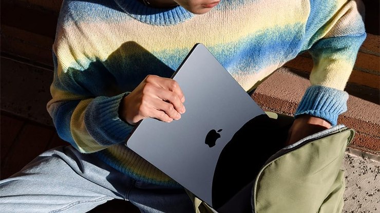 MacBook Air M4 cai 32% e bate menor preço do ano