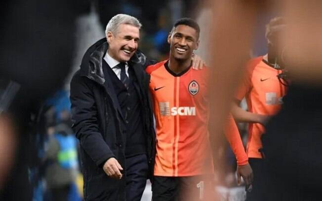 Ao L!, Tetê, do Shakhtar, elogia Luís Castro, futuro técnico do Botafogo: 'Fez minha carreira dar um salto'