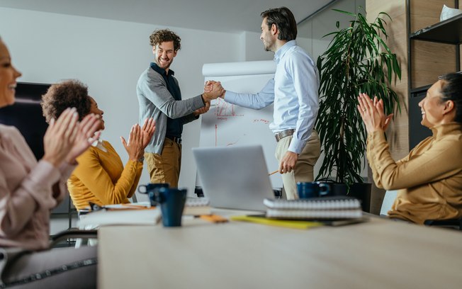 Feedback ao líder fortalece confiança e relações no trabalho