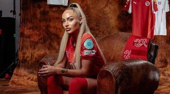 Alisha%20Lehmann%20e%20Ibra%20v%C3%A3o%20carregar%20tocha%20das%20Olimp%C3%ADadas%20de%20Inverno