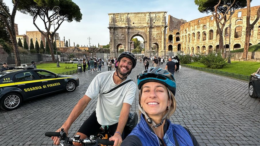 Nadine e Guilherme viajam de bicicleta pela Europa