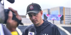 Corinthians anuncia saída do técnico Lucas Piccinato