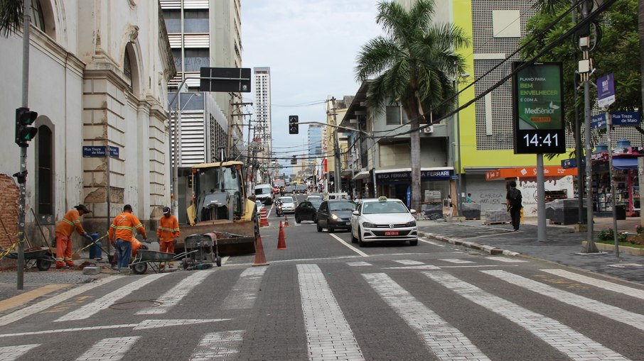 O bloqueio da via deve seguir até domingo (2).