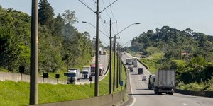 Feriado deve levar 687 mil veículos à Régis Bittencourt
