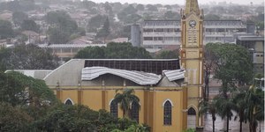 Ventos e chuvas fortes causam estragos em cidades de SP