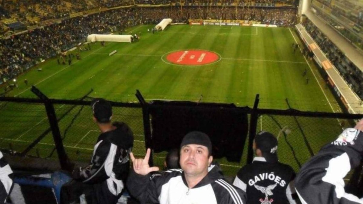 O atestado de milhões! Há 10 anos, torcedor 'abandonava' trabalho para ver o Corinthians na Bombonera