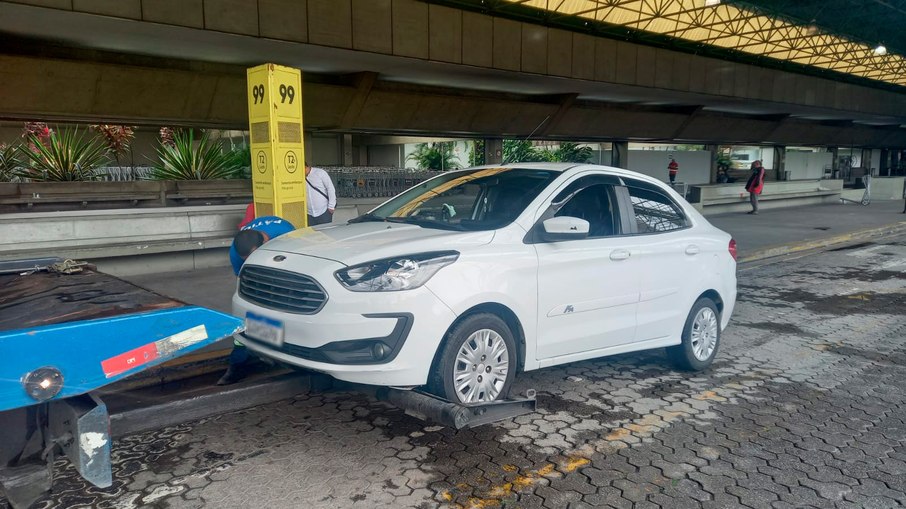 Um dos motoristas, segundo levantamento dos agentes, tem 234 autuações em menos de 12 meses e CNH vencida desde 2018. Um dos motoristas, segundo levantamento dos agentes, tem 234 autuações em menos de 12 meses e CNH vencida desde 2018.